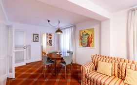 Parlamento Luxury Apartment